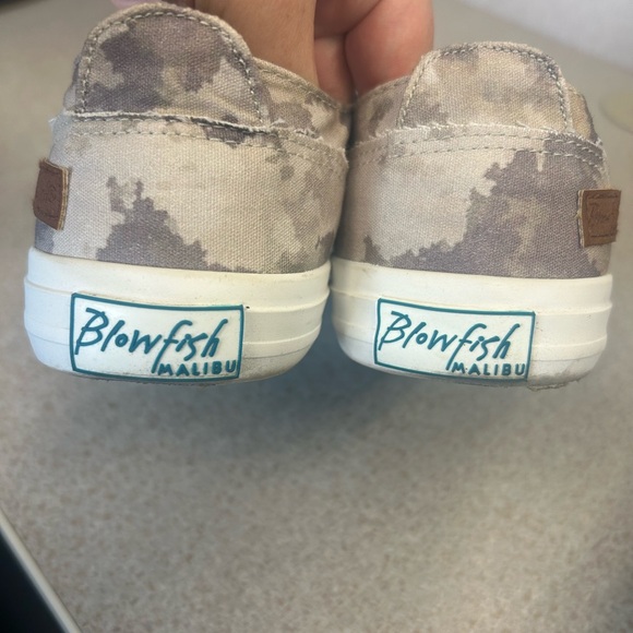 Blowfish women’s sneakers pull on - Picture 3 of 5